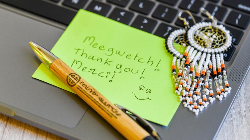 Laptop keyboard with thank-you note