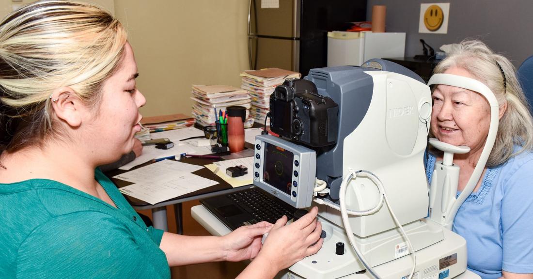 Patient receives retinopathy test at Mistissini CMC